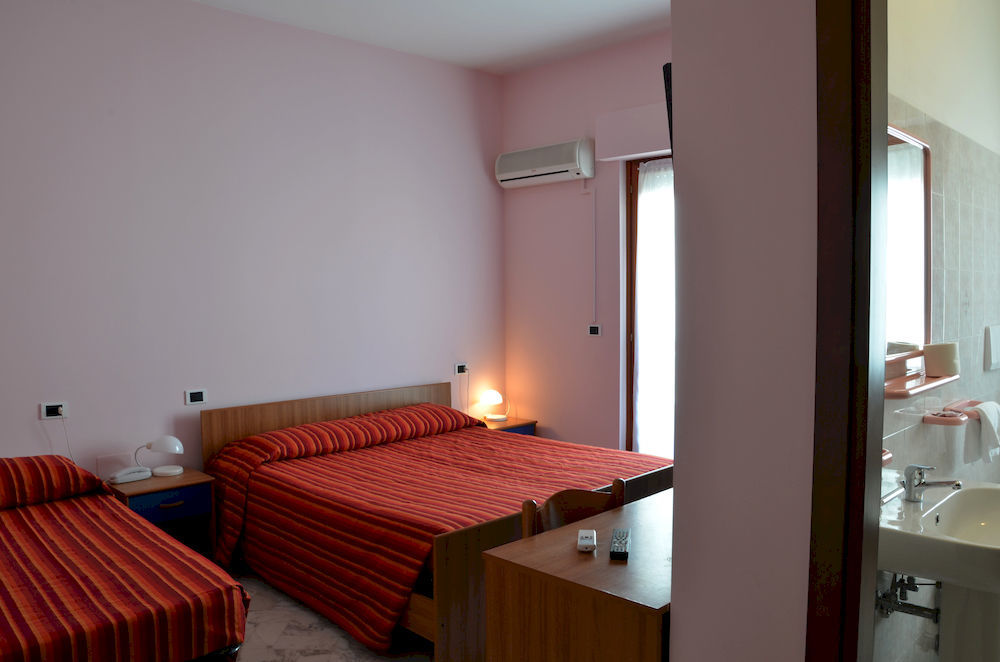 Roma Hotel Pineto Exterior foto
